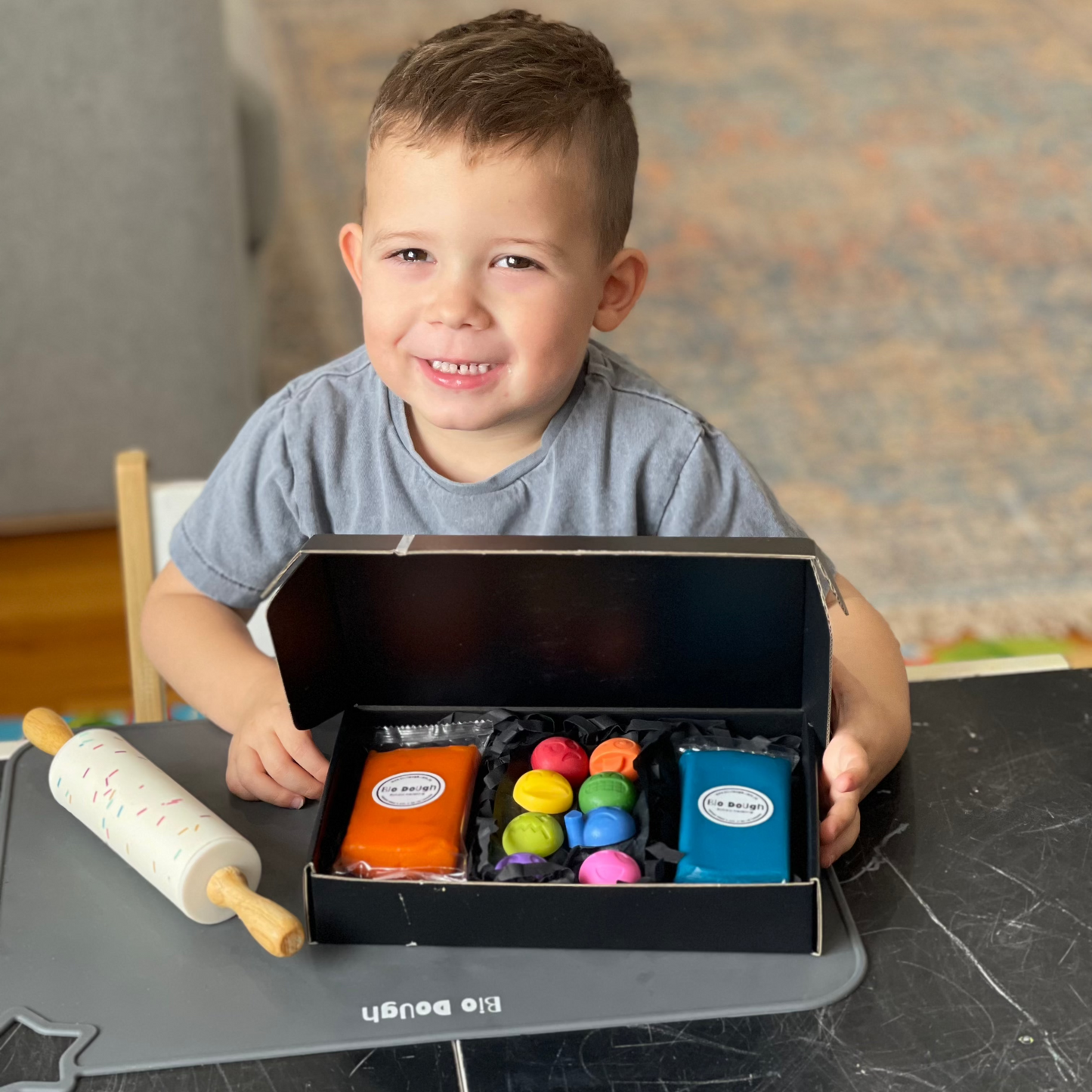 Bio DoUgh Figurines - Emotion Emojis - Orange & Blue