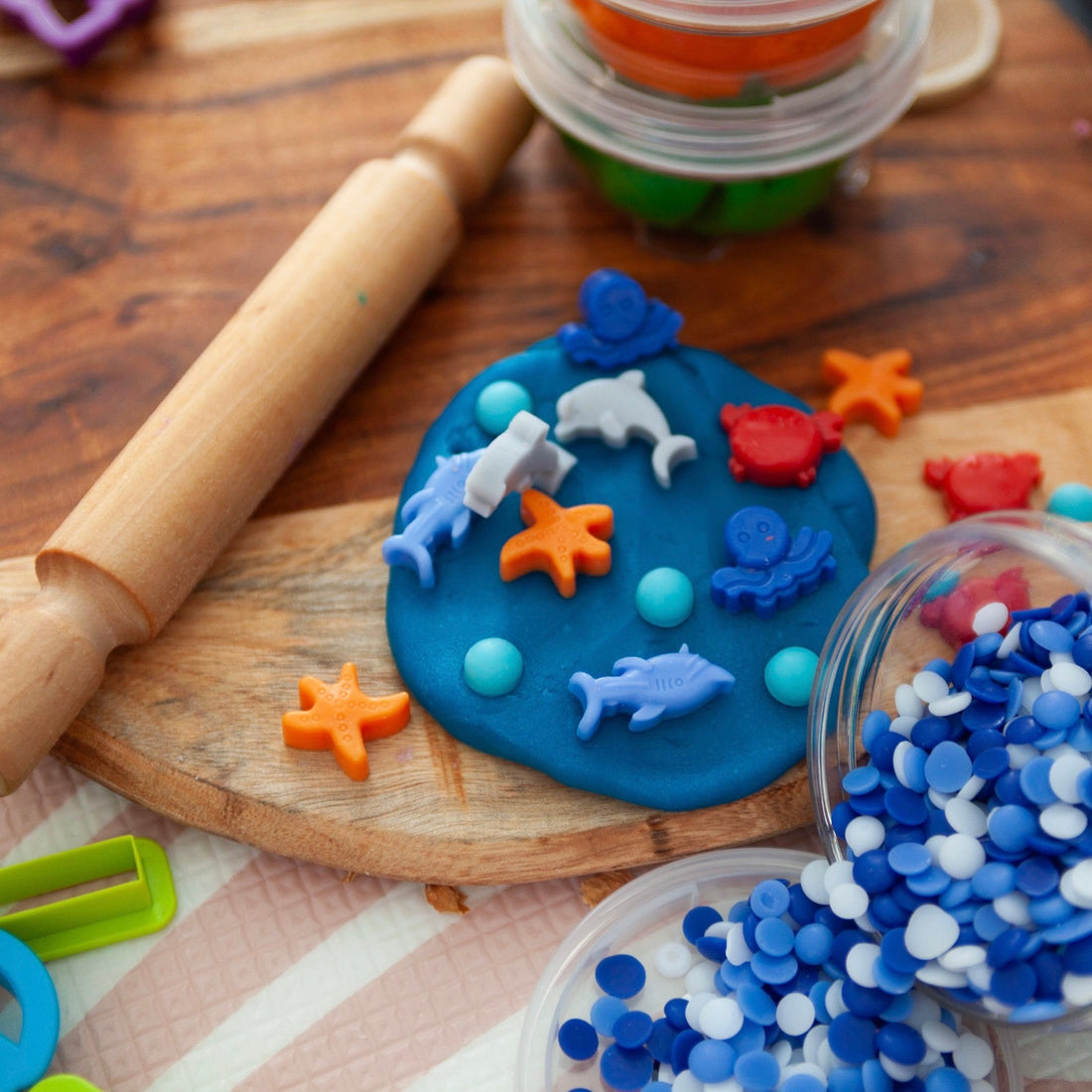 Blue Bio DoUgh playdough with ocean-themed figurines and play accessories