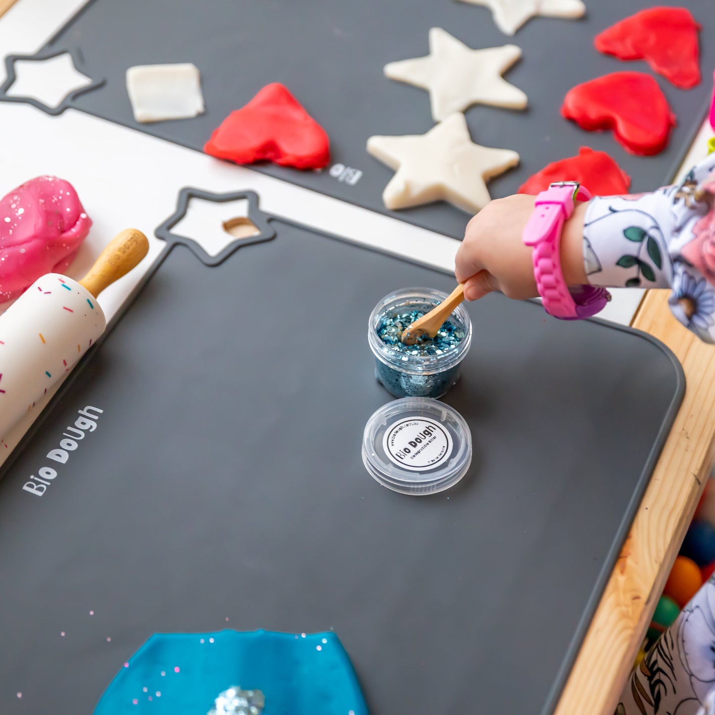 Sky Mix biodegradable glitter with bamboo spoon, rolling pin and Bio DoUgh mat